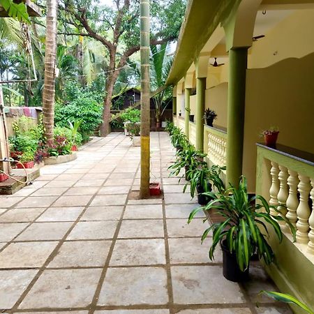 One Love Guest House Morjim Exterior foto