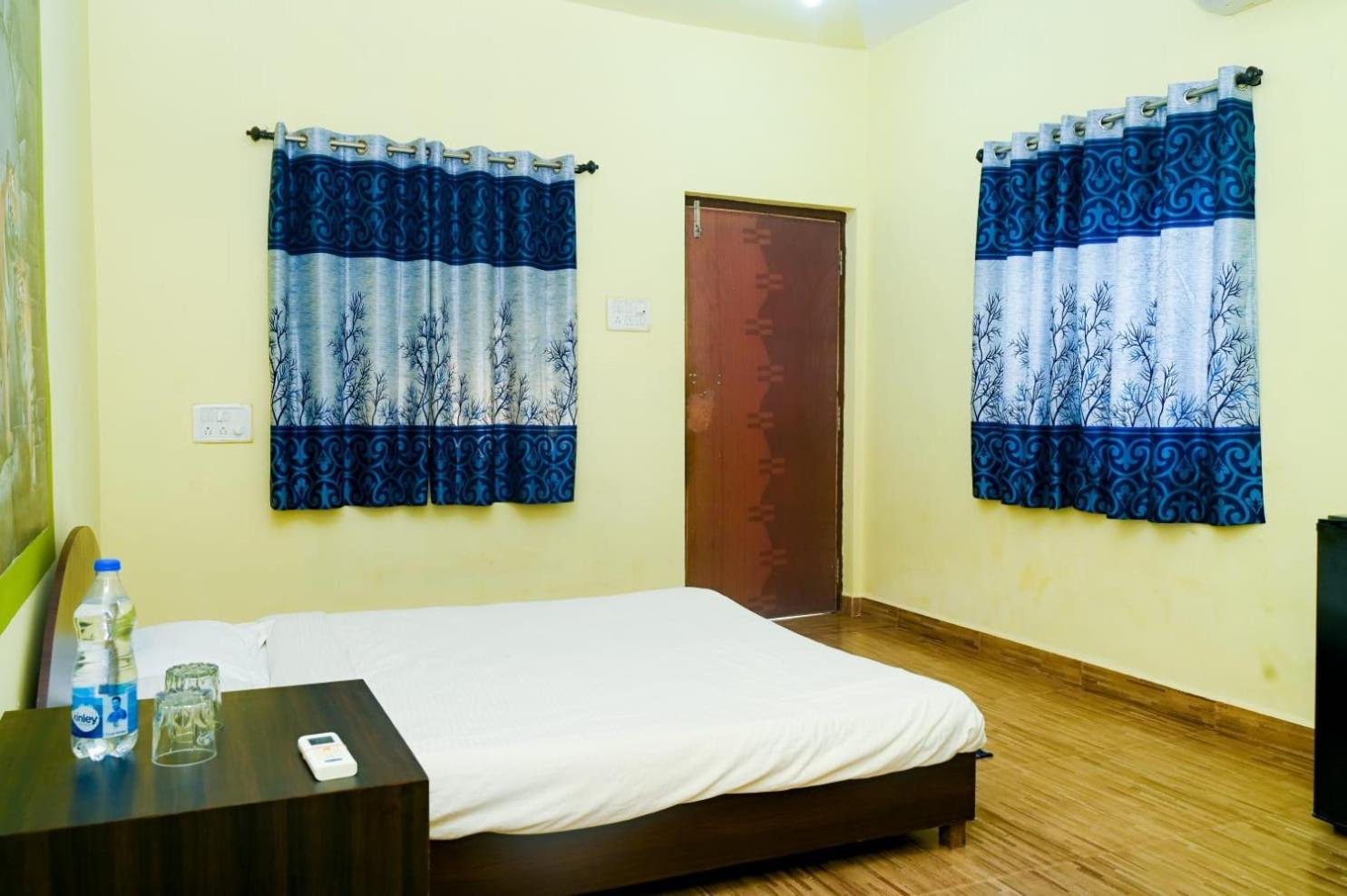 One Love Guest House Morjim Exterior foto