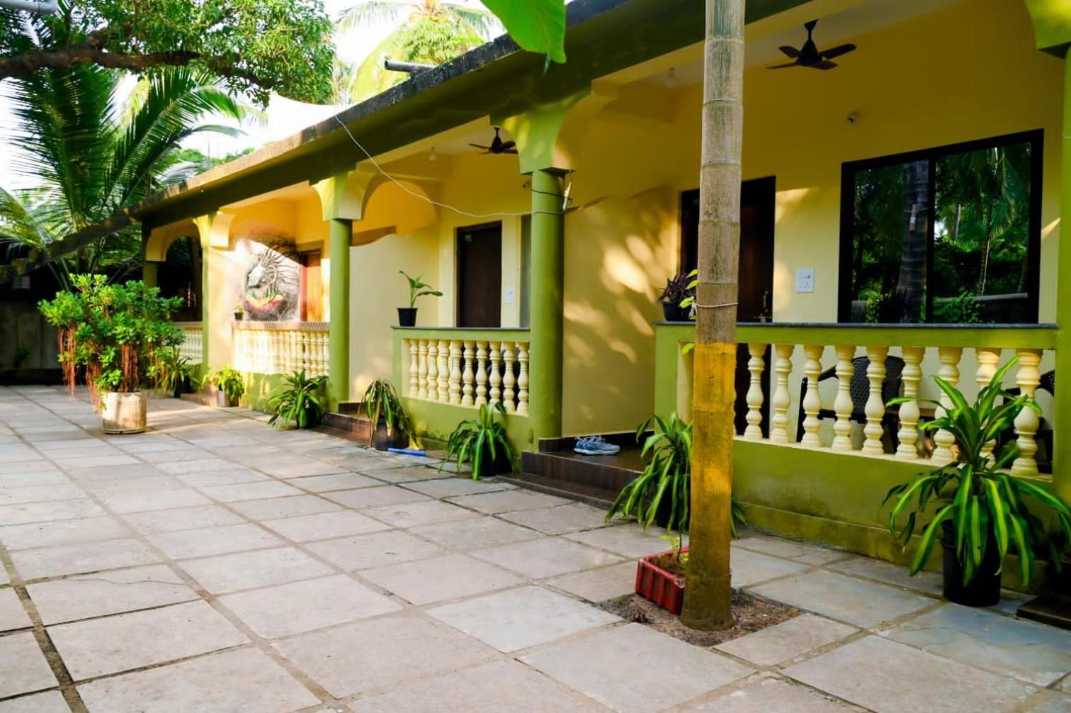 One Love Guest House Morjim Exterior foto